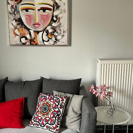 Beautiful Apartment Next To Metro Station Aten Exteriör bild