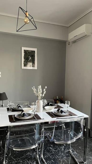 Beautiful Apartment Next To Metro Station Aten Exteriör bild