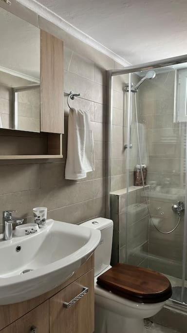 Beautiful Apartment Next To Metro Station Aten Exteriör bild