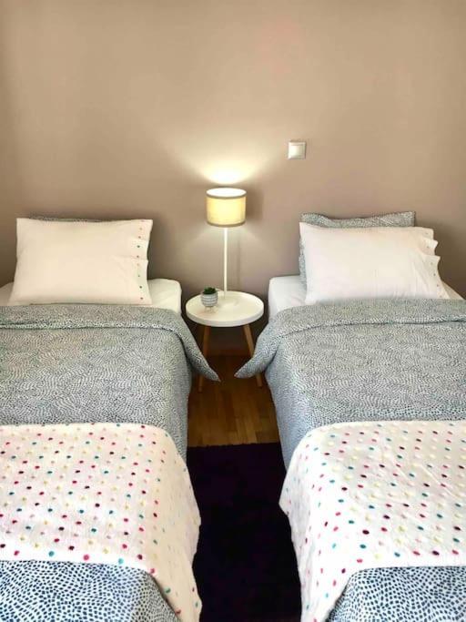 Beautiful Apartment Next To Metro Station Aten Exteriör bild