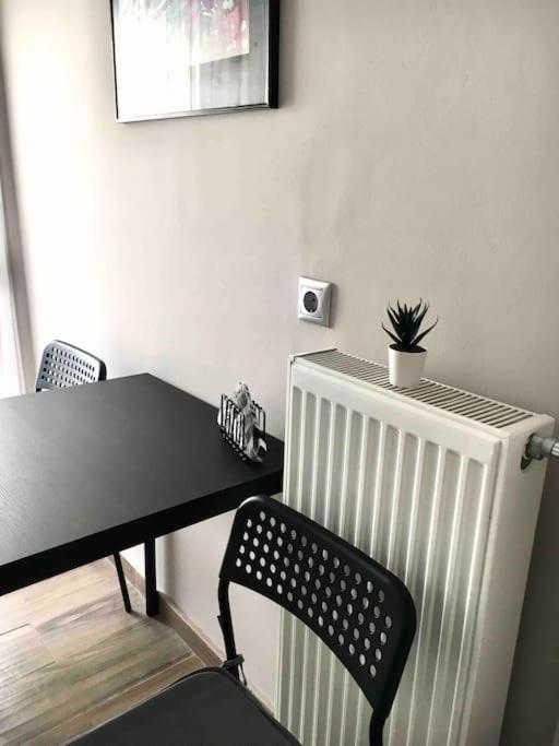 Beautiful Apartment Next To Metro Station Aten Exteriör bild