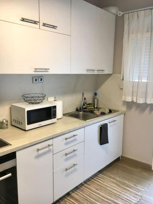 Beautiful Apartment Next To Metro Station Aten Exteriör bild