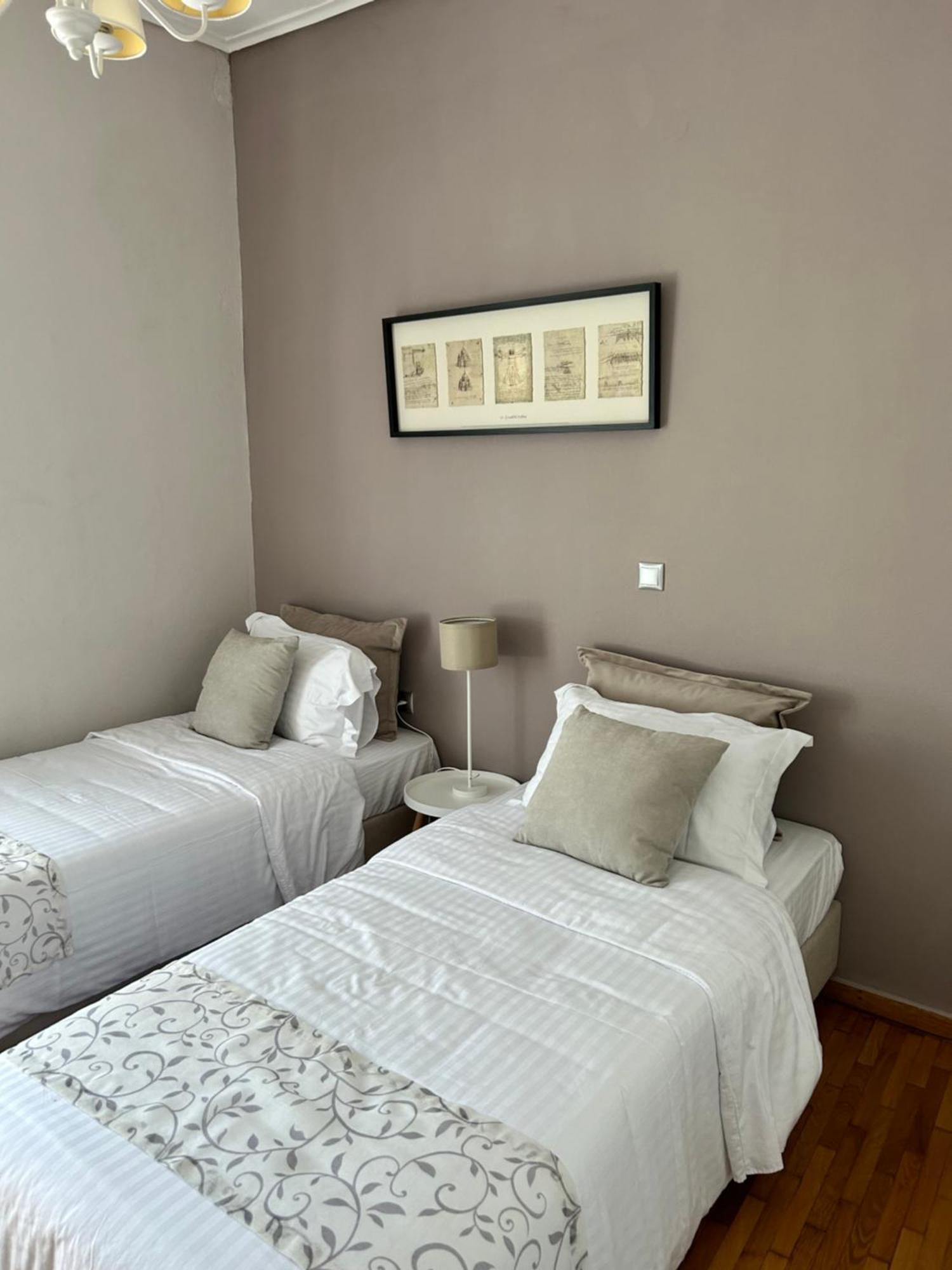 Beautiful Apartment Next To Metro Station Aten Exteriör bild