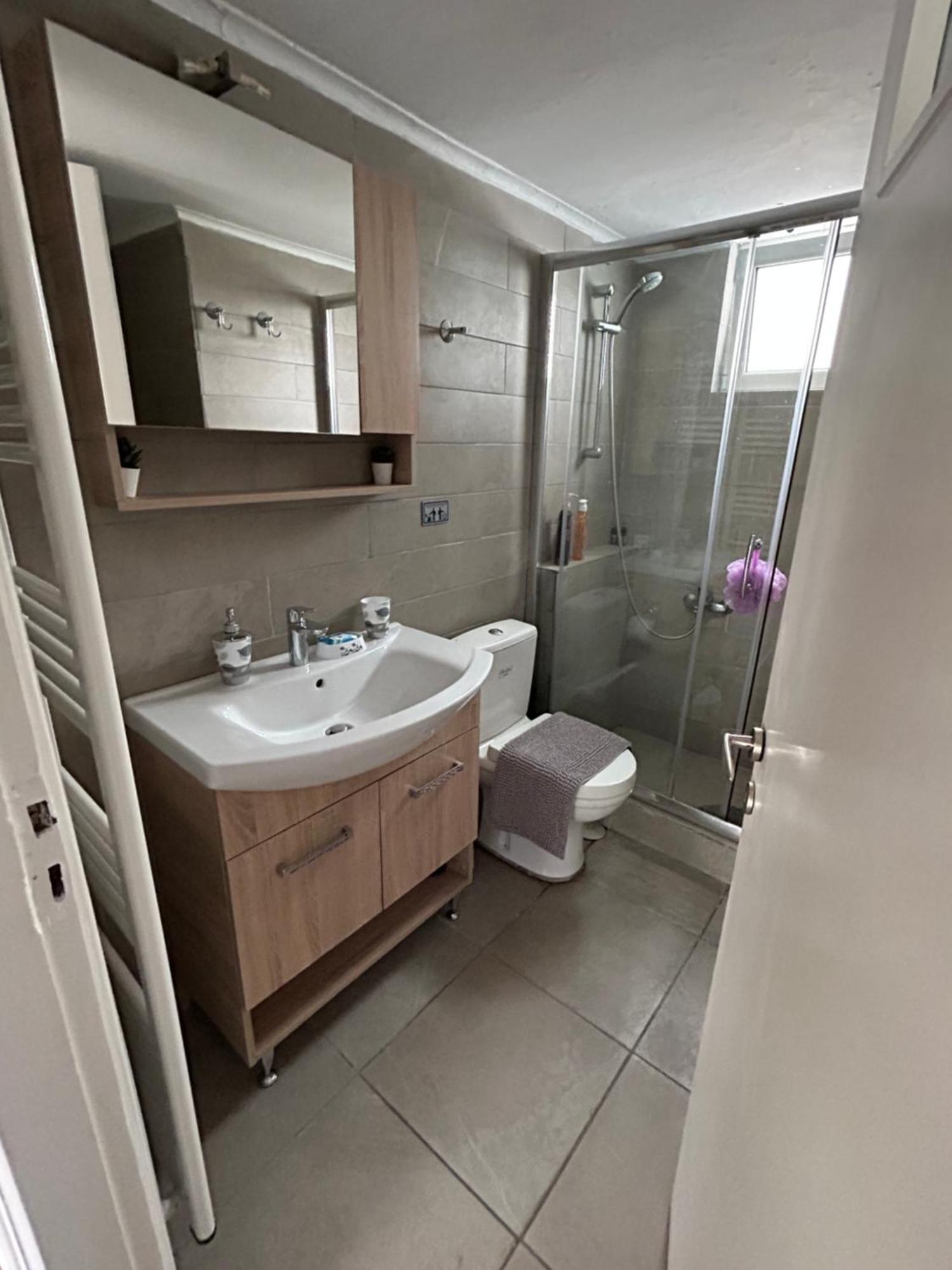 Beautiful Apartment Next To Metro Station Aten Exteriör bild